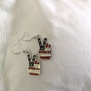 🇺🇸 USA 5 for $20 peace sign drop earrings. Bundle with other USA jewelry items